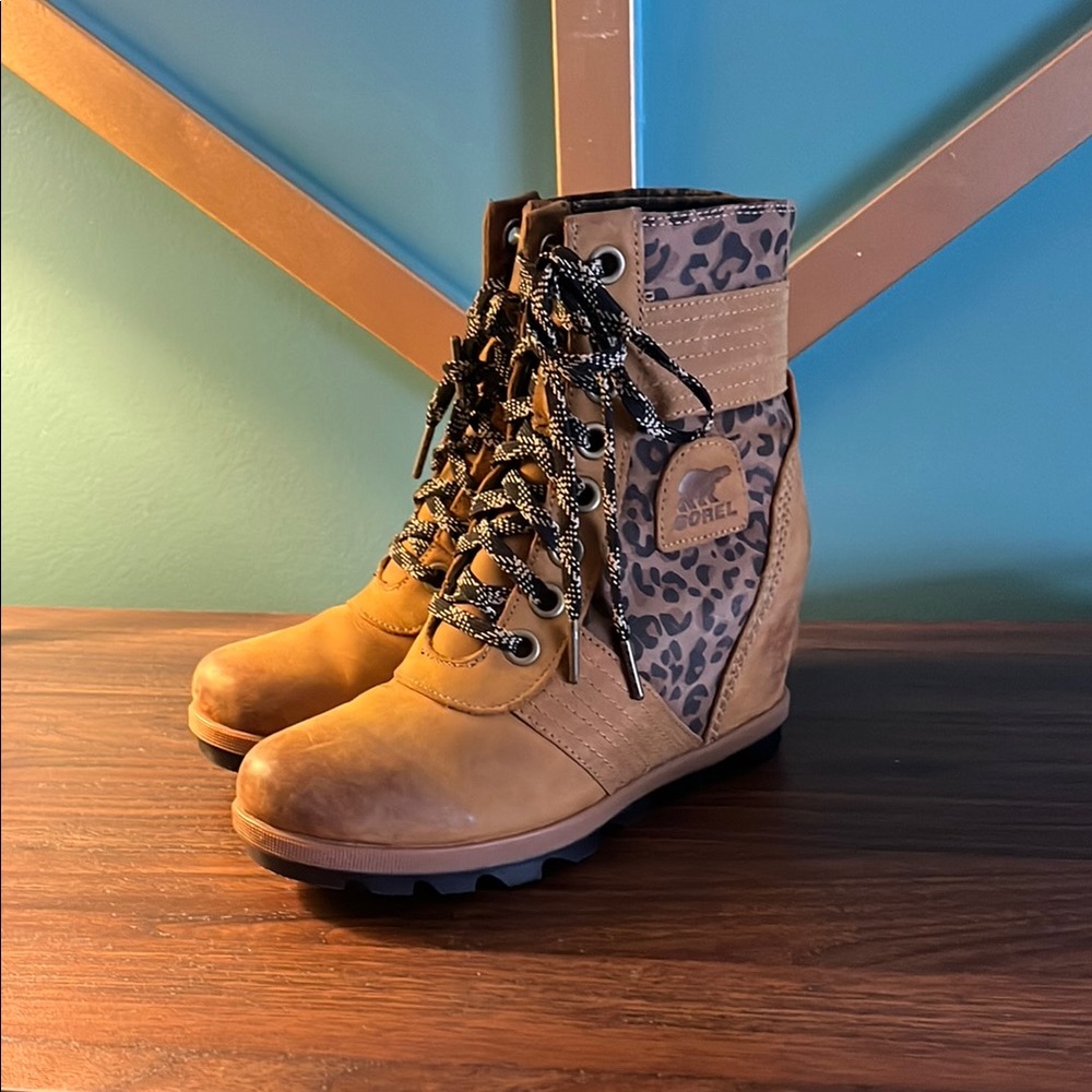 Rare Leopard Sorel Brown Lace Up Boots with Wedge Heel and Stylish Design